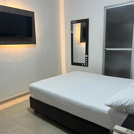 Hotel Marialu Ocaña Екстериор снимка