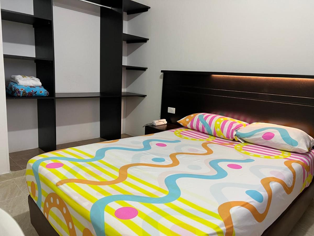 Hotel Marialu Ocaña Екстериор снимка