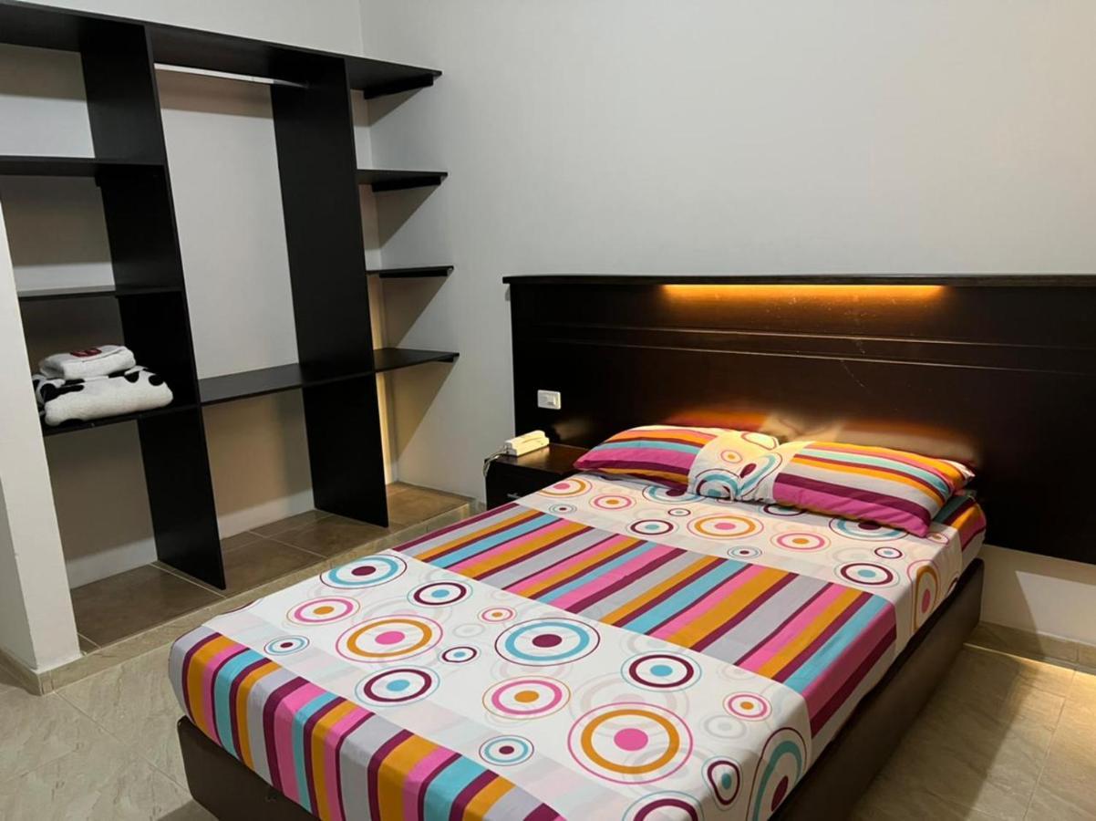 Hotel Marialu Ocaña Екстериор снимка