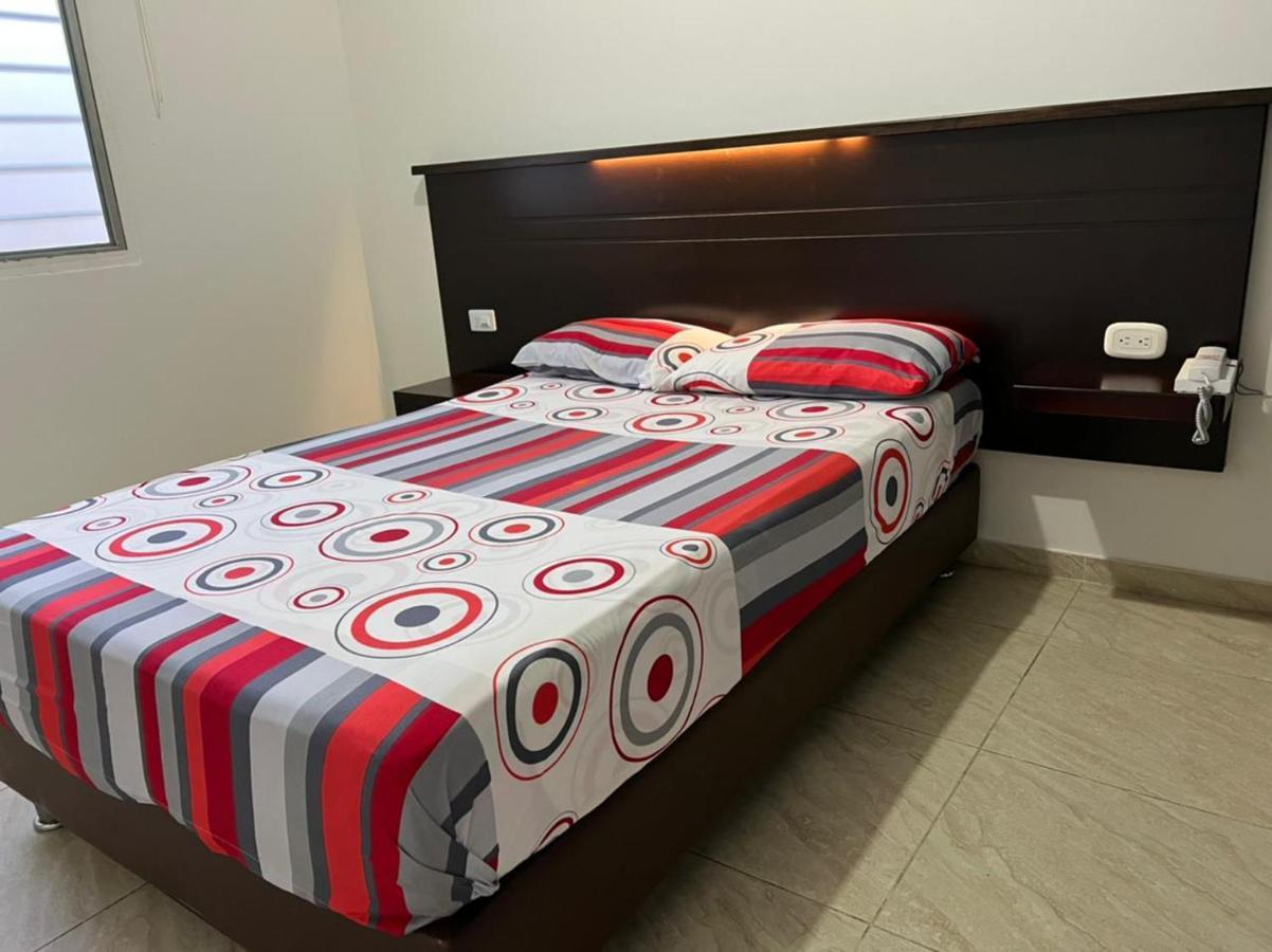 Hotel Marialu Ocaña Екстериор снимка
