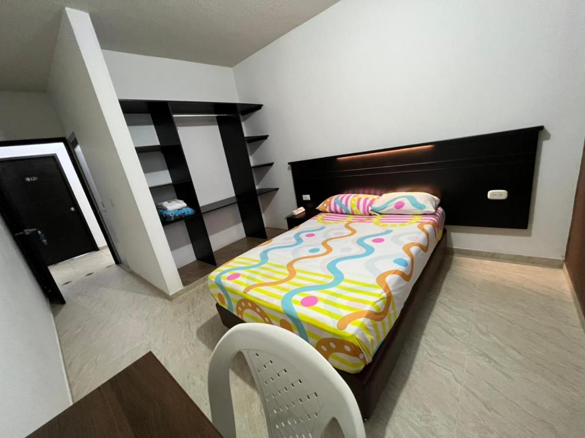 Hotel Marialu Ocaña Екстериор снимка