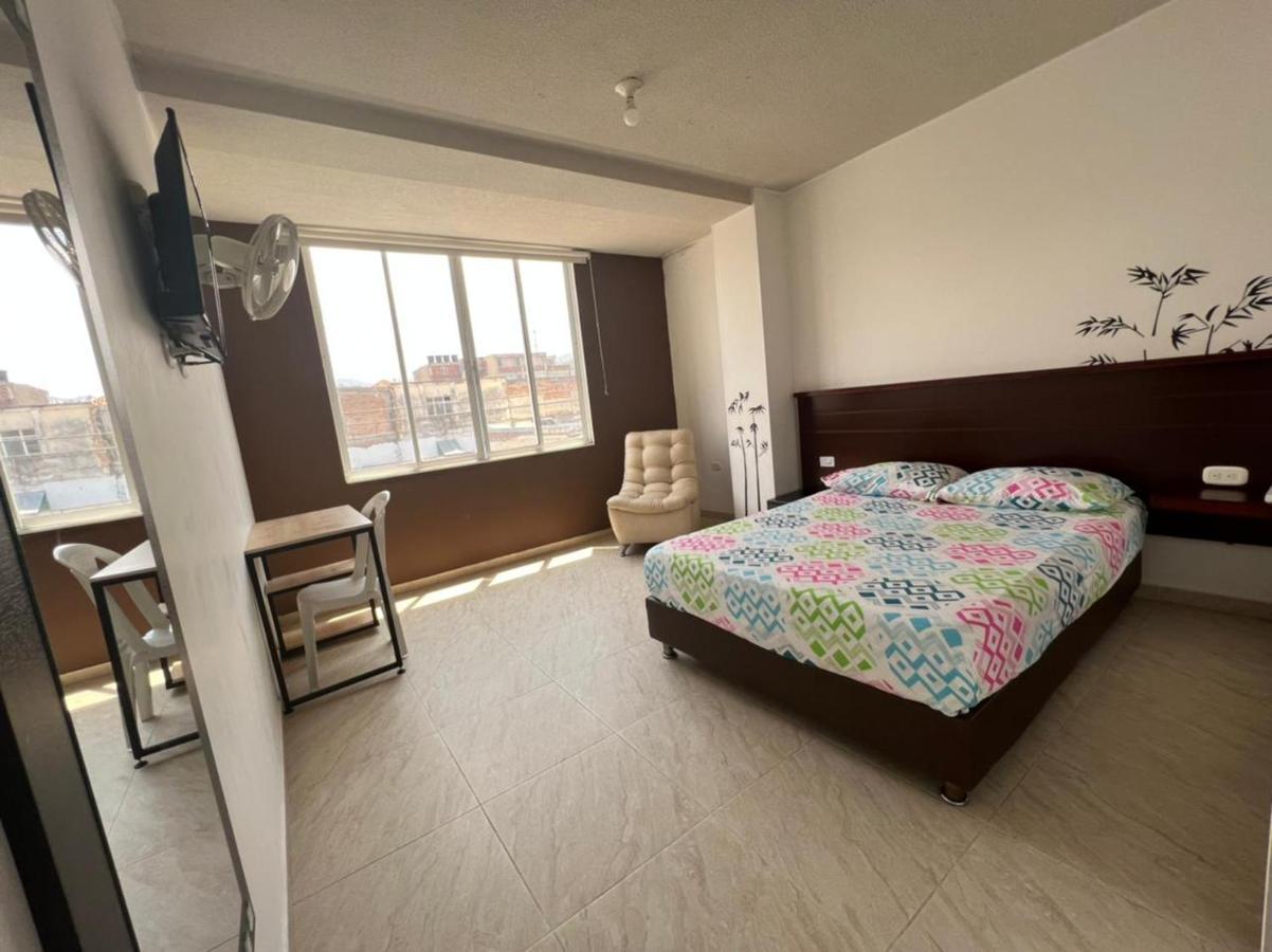 Hotel Marialu Ocaña Екстериор снимка