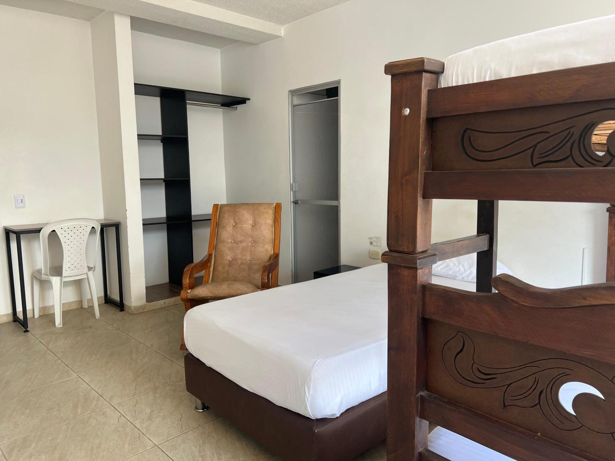 Hotel Marialu Ocaña Екстериор снимка