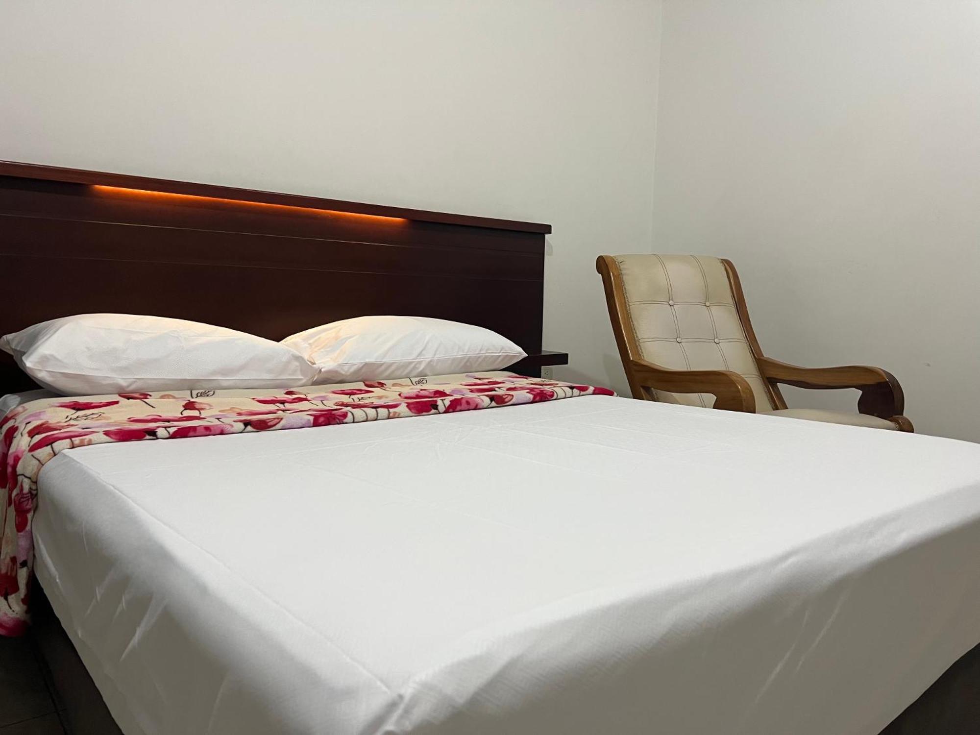 Hotel Marialu Ocaña Екстериор снимка