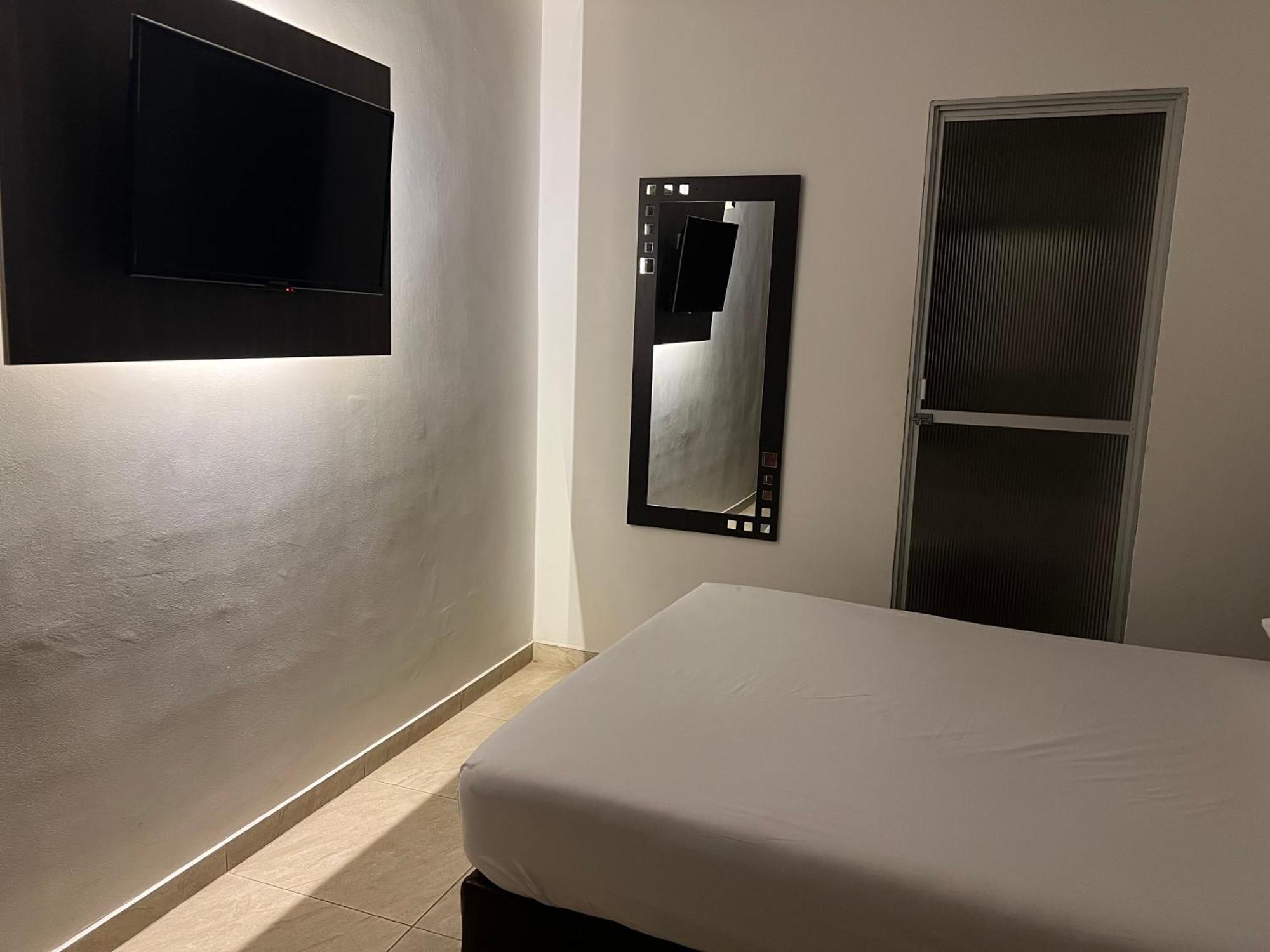 Hotel Marialu Ocaña Екстериор снимка