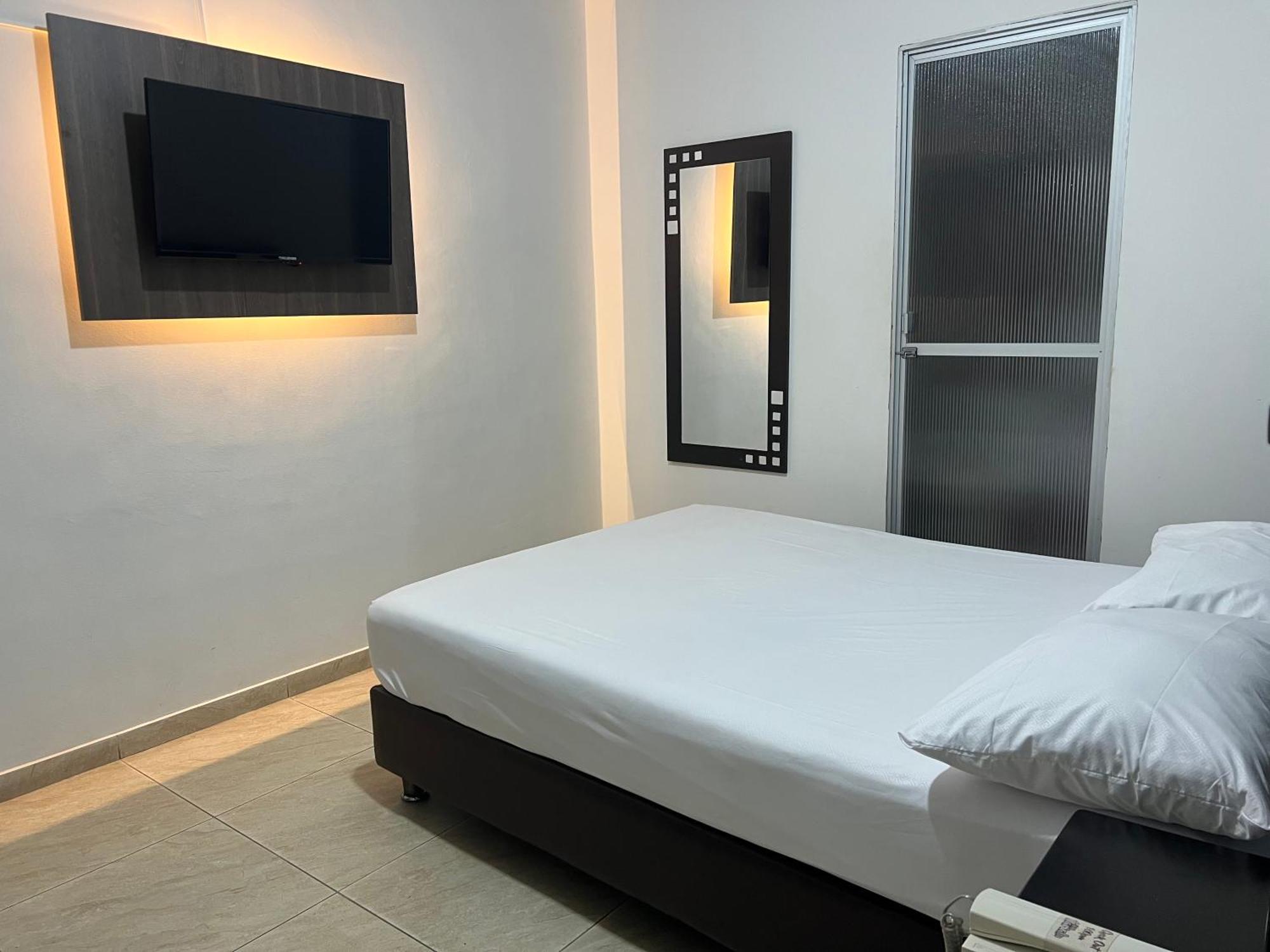 Hotel Marialu Ocaña Екстериор снимка