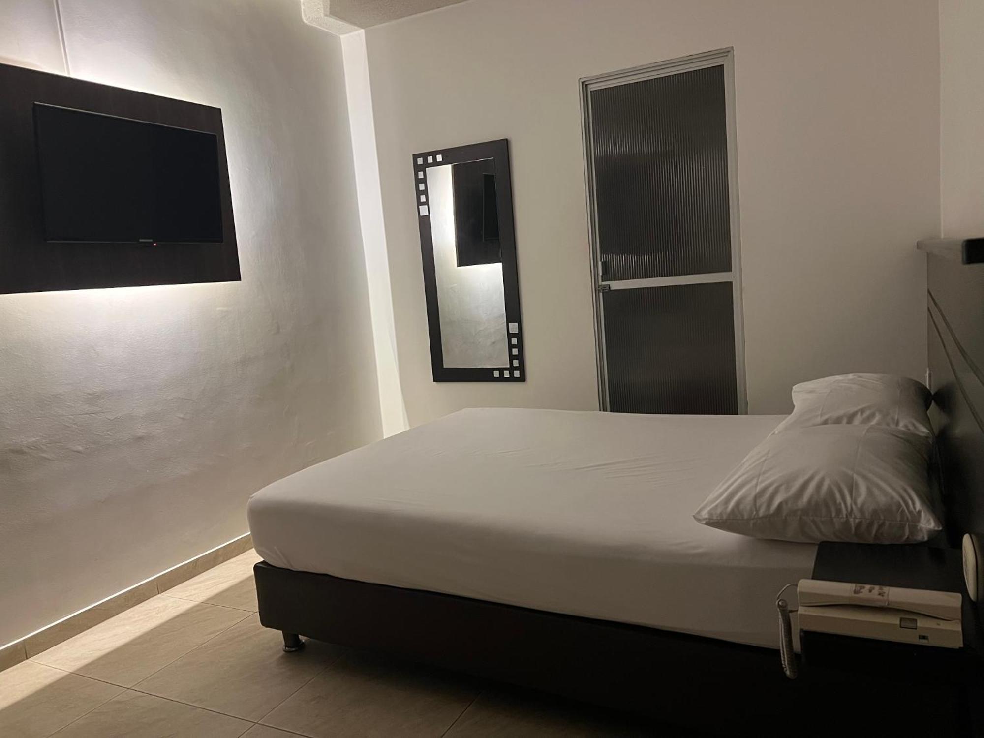 Hotel Marialu Ocaña Екстериор снимка