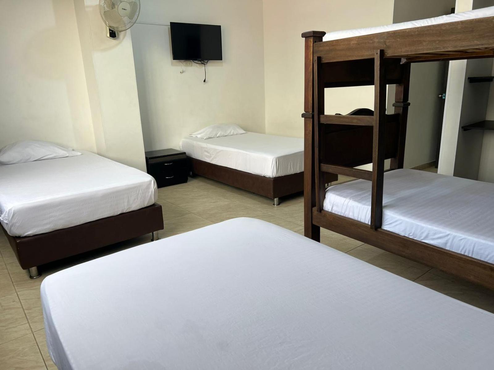Hotel Marialu Ocaña Екстериор снимка