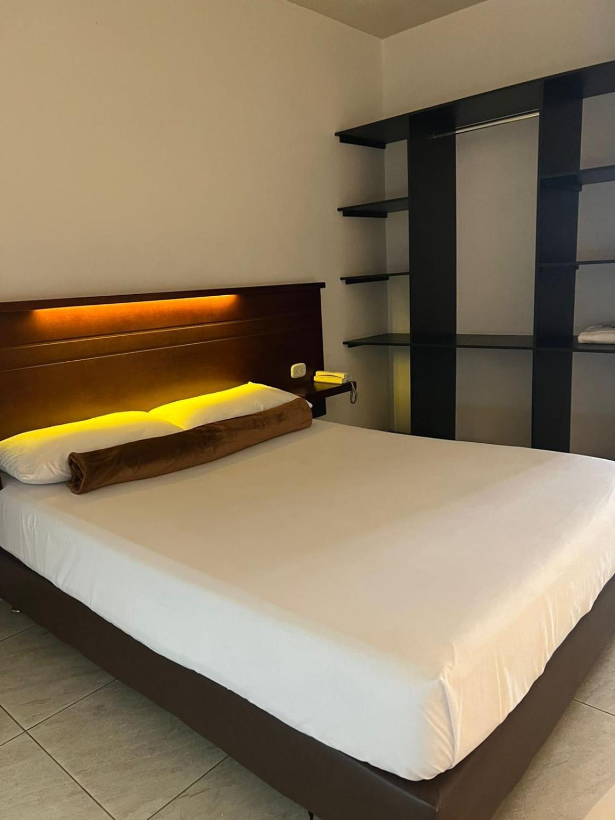 Hotel Marialu Ocaña Екстериор снимка
